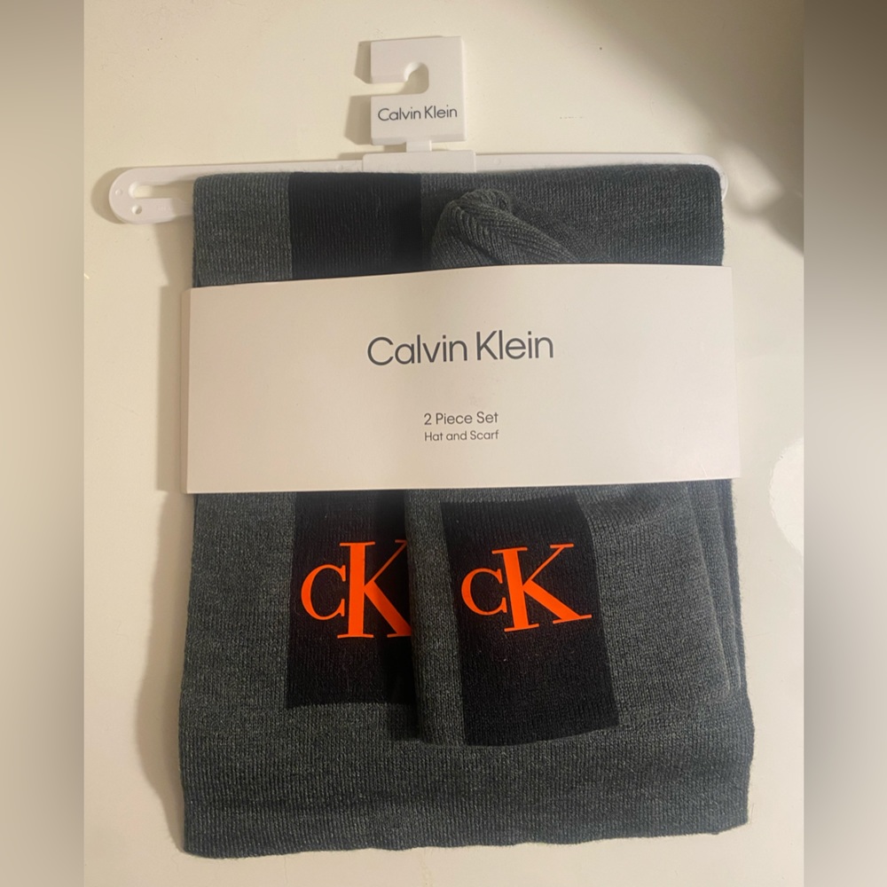 Calvin Klein 2-piece set Hat and Scarf